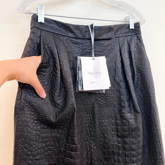 MaxMara 100% Leather Black Animal Embossed Designer Mini Skirt 8 NWT - Picture 3 of 9
